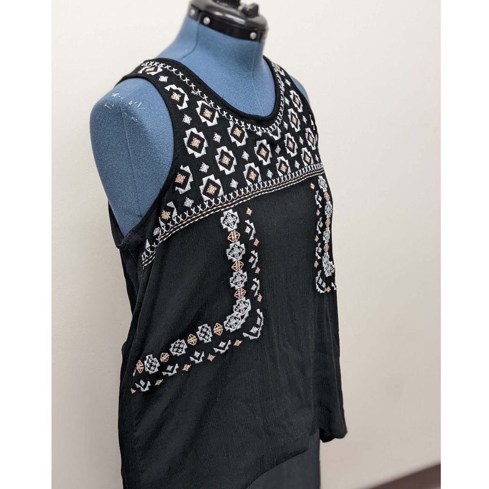 Black Button Flower Embordered Top Plus Size